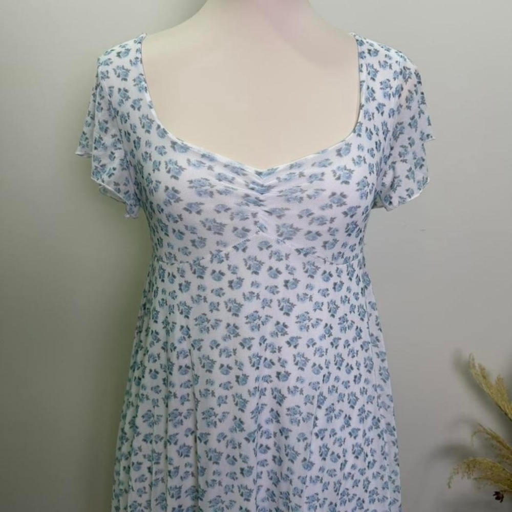 See You Monday Women's Size Medium White & Blue Floral Empire Waist Mini Dress - Picture 2 of 8